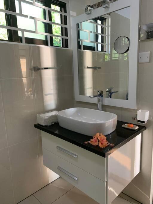 Crystal Apartments Seychelles Seaview Ground Floor Glacis  エクステリア 写真